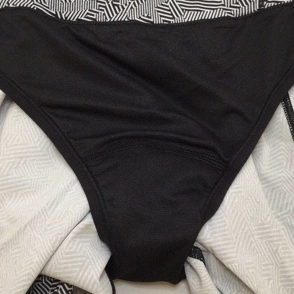 Lululemon 2020 Seawheeze Hotty Hot 4” Limited Edition - Picture 6 of 8